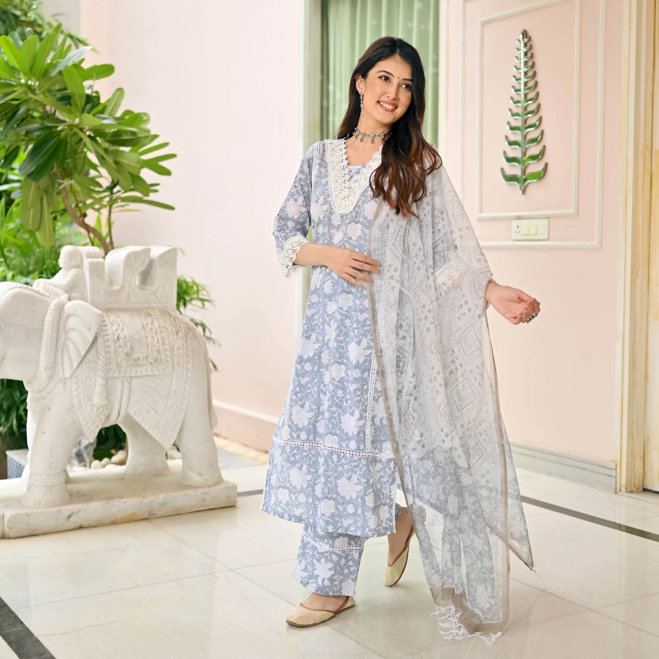 Jaipuri Grey & White Floral Screen Printed Kurta Set with Lace Accents