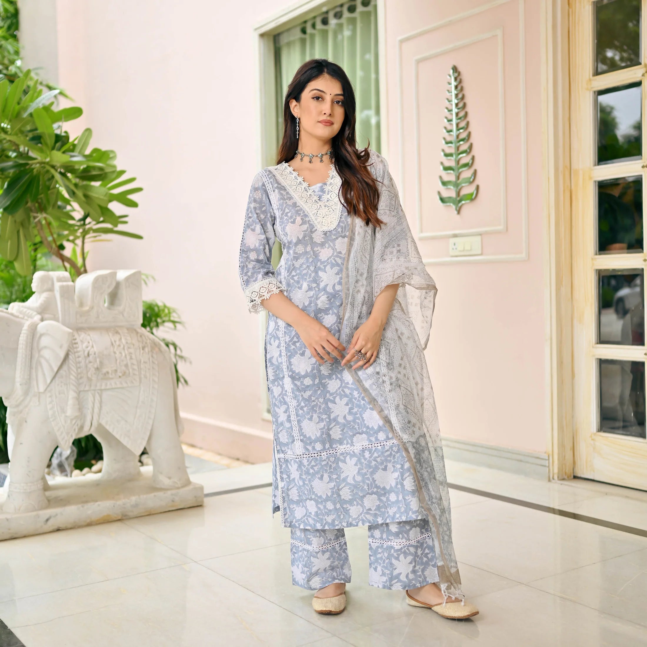 Jaipuri Grey & White Floral Screen Printed Kurta Set with Lace Accents